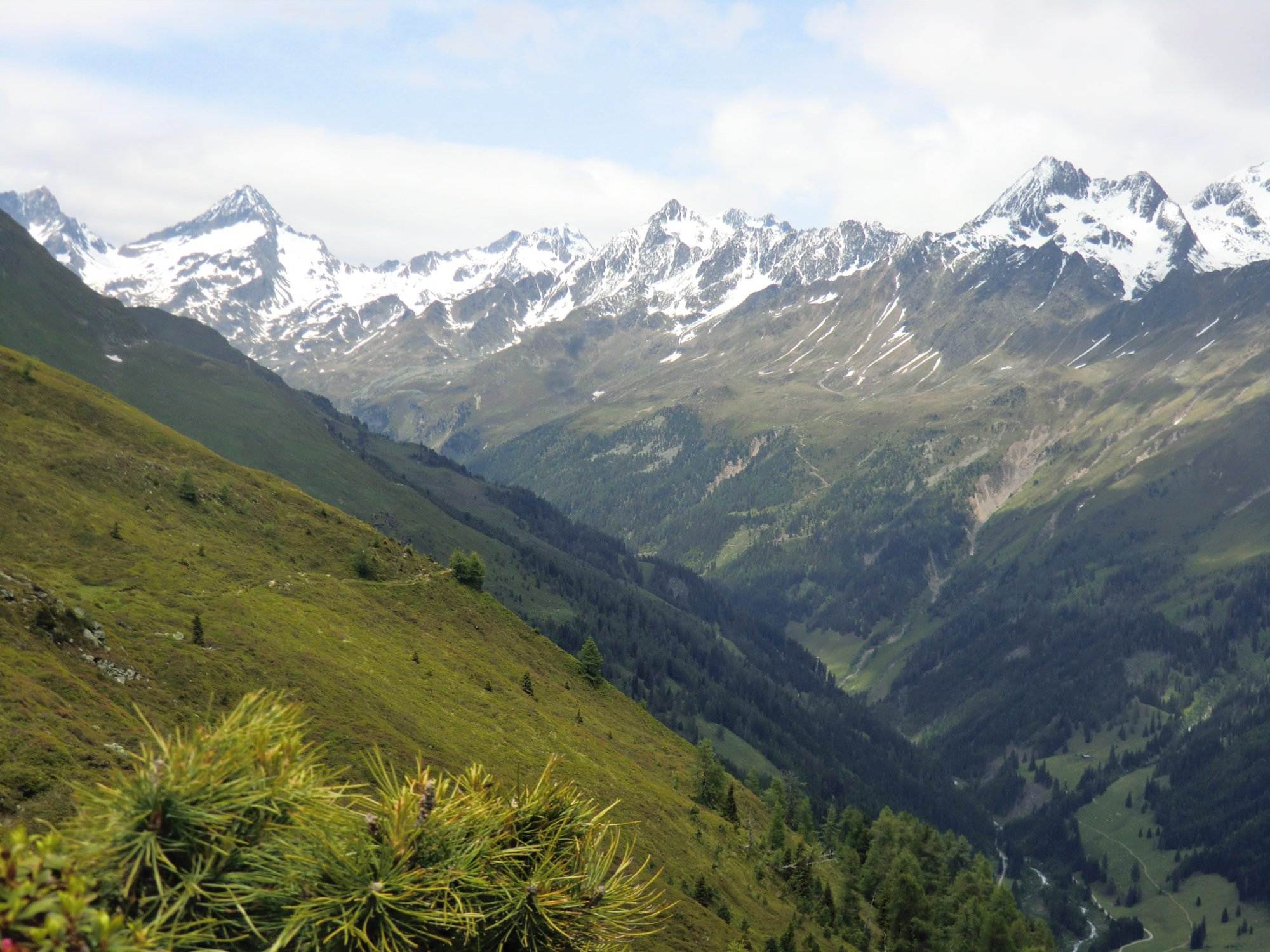 Ein Blick auf die Schweizer Alpen vom Zettersfeld Lienz.