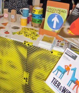 Der Greenpeace-Stand, ein wichtiger Stopp.