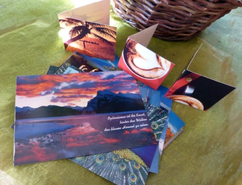Post­kar­ten Recy­cling – Geschenk­an­hän­ger sel­ber machen