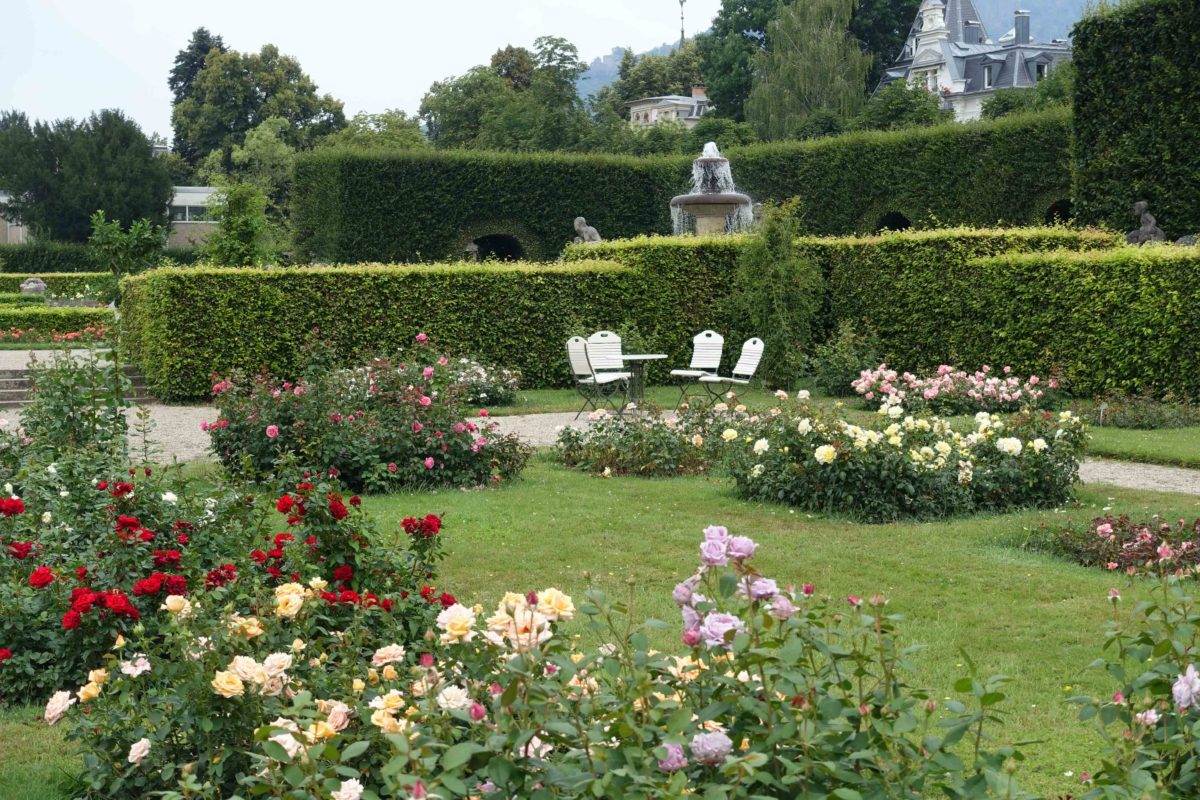 Berühmte Gärten Der Rosengarten in BadenBaden, Gönneranlage RAEMPEL