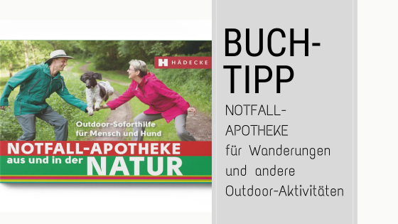 Buchempfehlung für einen Notfall-Apothekenführer für Mensch und Hund bei Wanderungen und Outdoor-Aktivitäten, in dem zwei Menschen mit einem Hund in der Natur unterwegs sind.